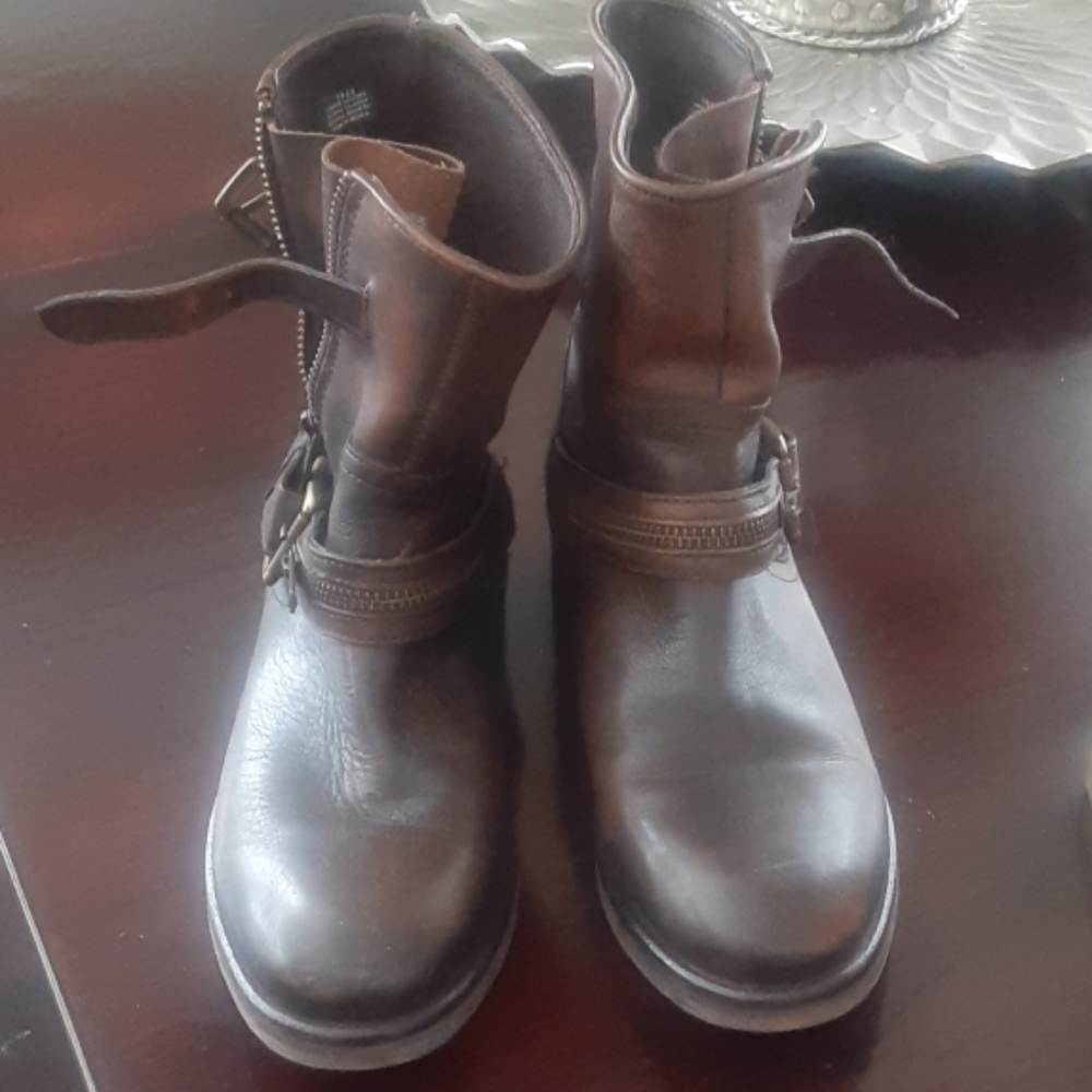 Women's boots
